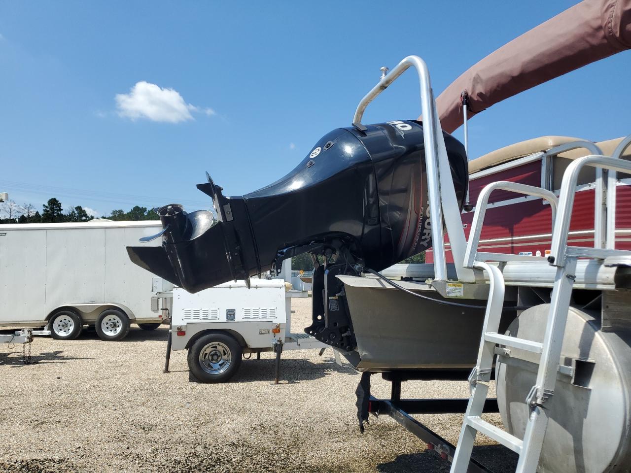 Sun Tracker Boat Image 3