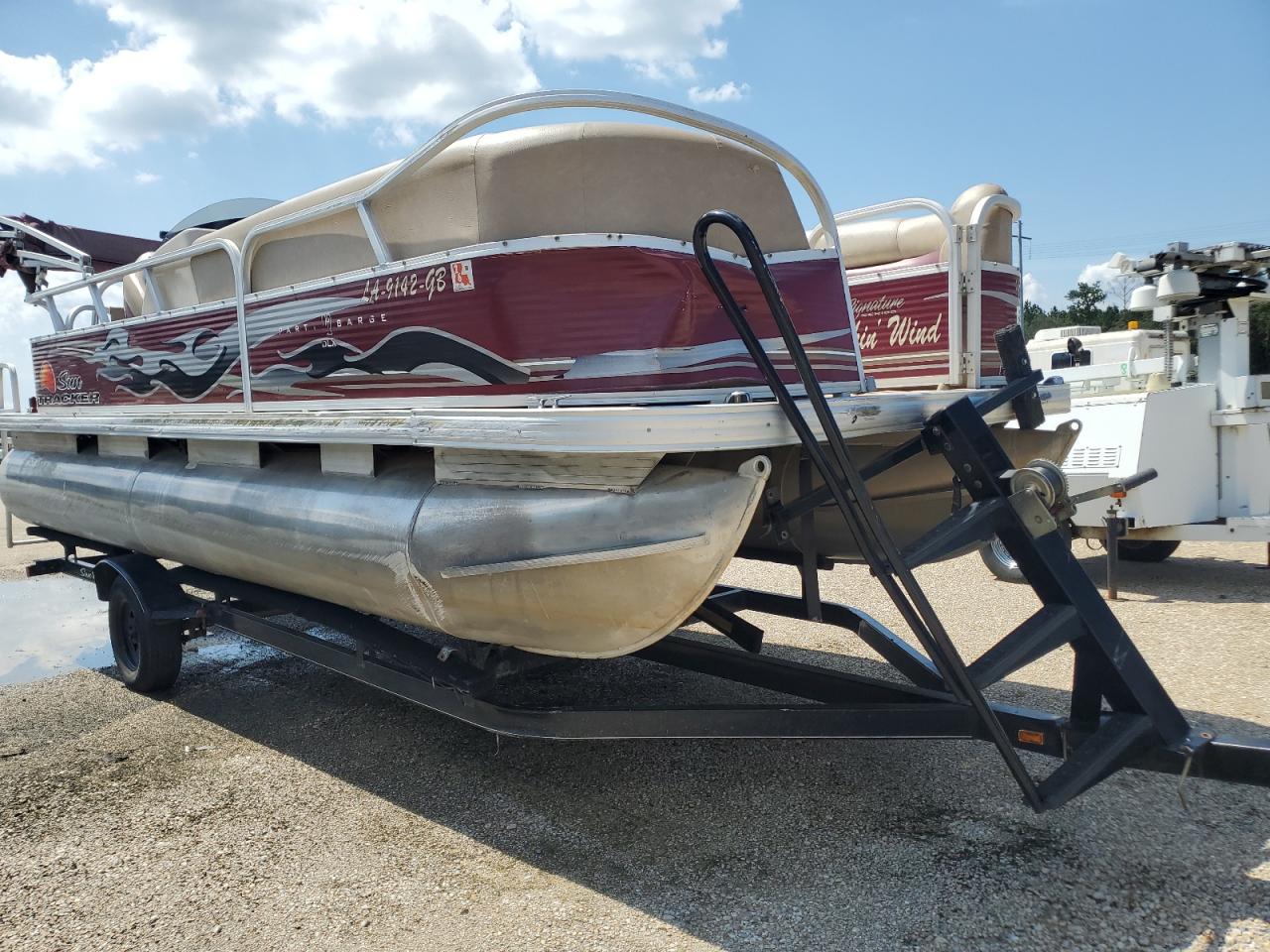 Sun Tracker Boat Image 7