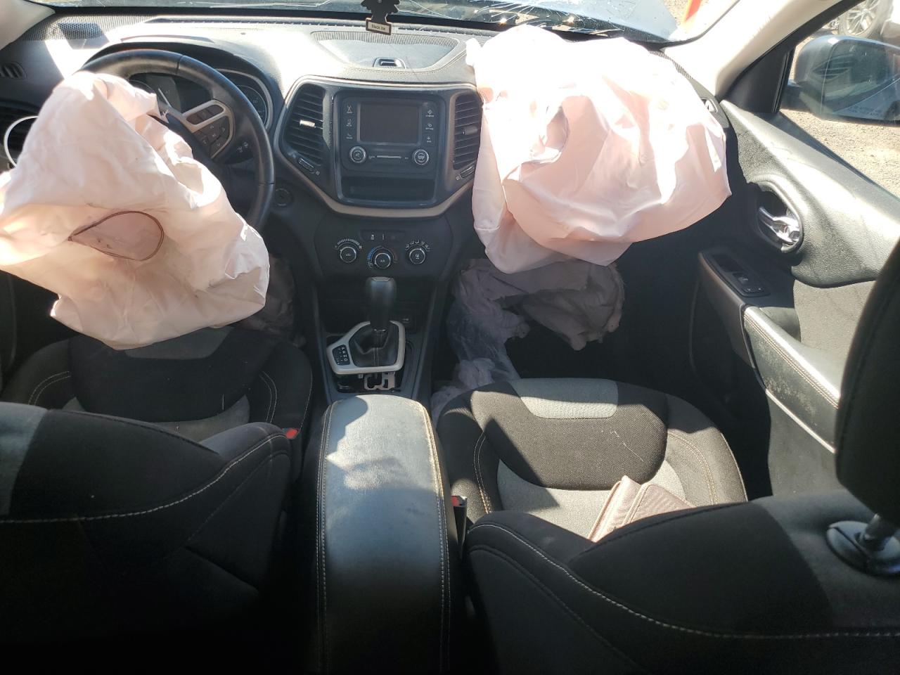 Jeep Grand Cherokee Sport Image 7