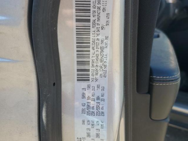 Jeep Grand Cherokee Sport Image 4