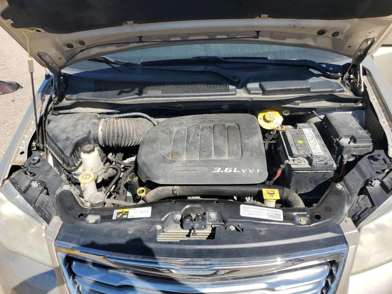 Chrysler Minivan Touring Image 8