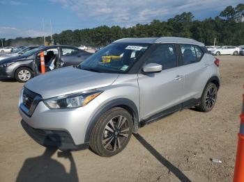  Salvage Nissan Kicks