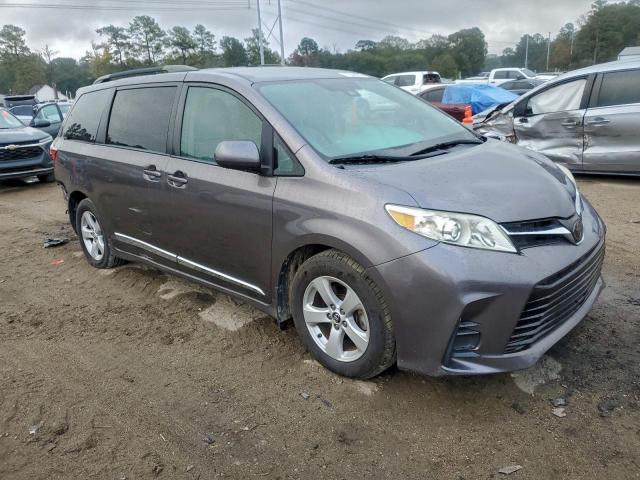 Toyota Sienna Le Image 3