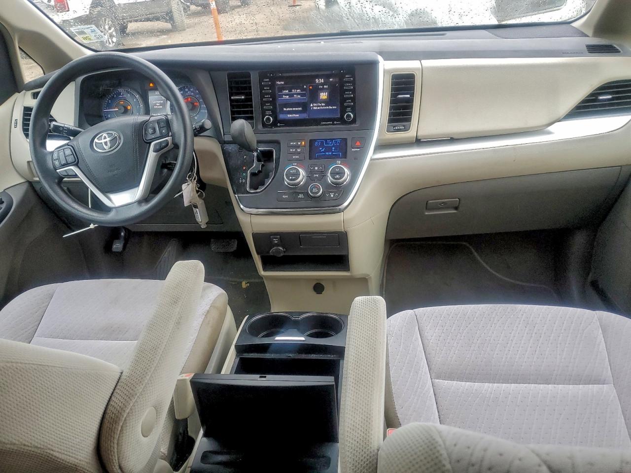 Toyota Sienna Le Image 12