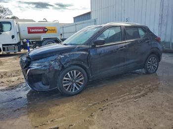 Salvage Nissan Kicks