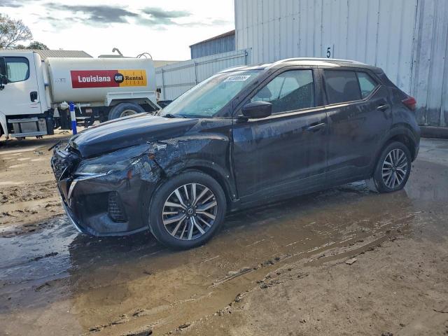  Salvage Nissan Kicks
