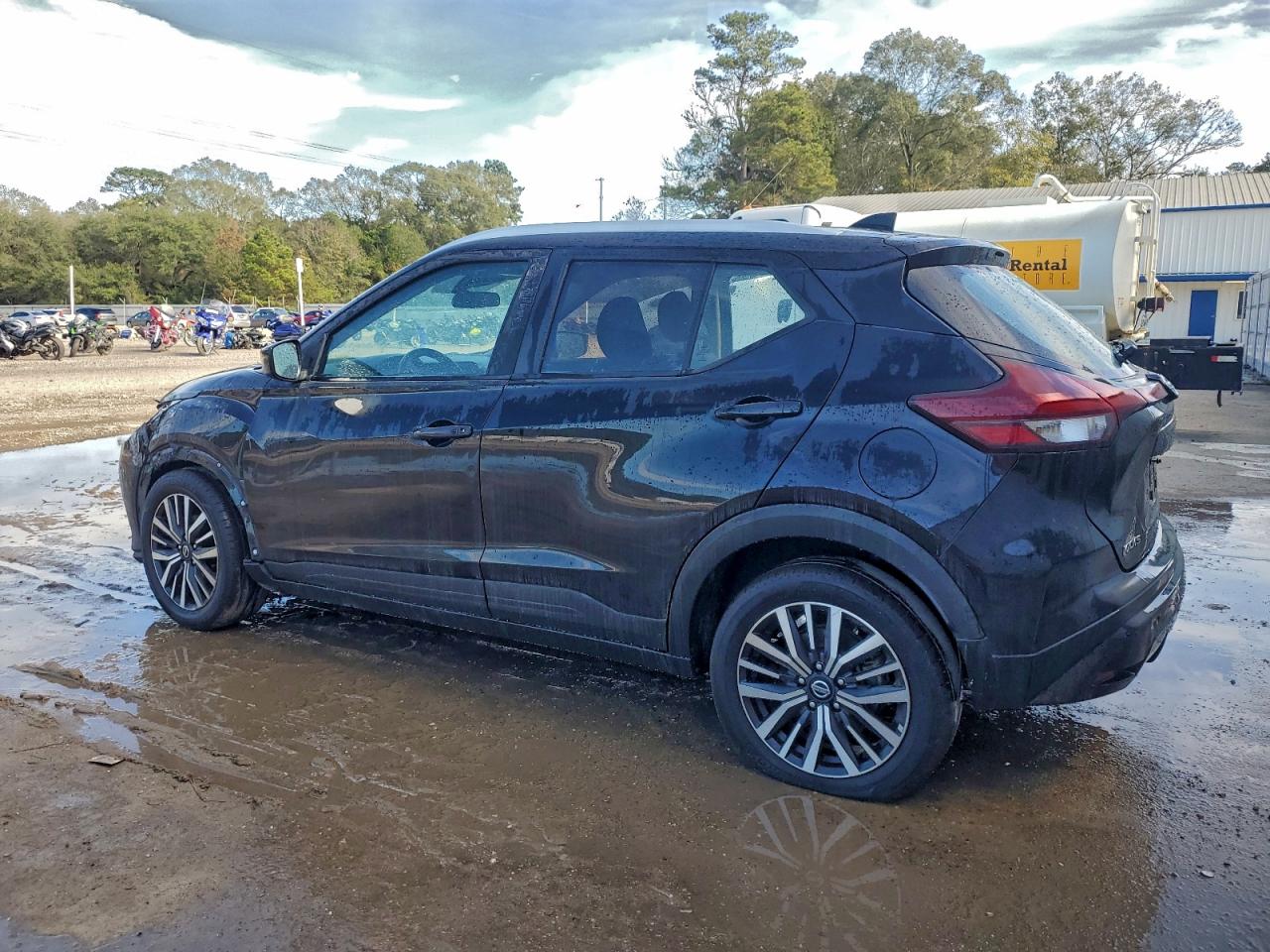 Nissan Kicks Sv Image 3