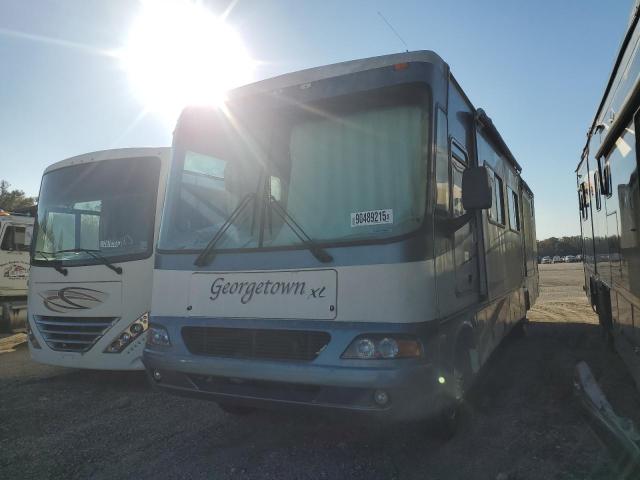 Ford F-550 Super Duty Stripped Chassis Image 9