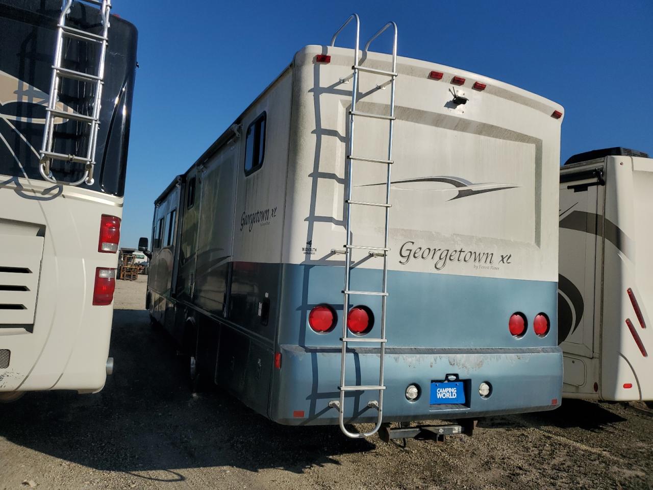 Ford F-550 Super Duty Stripped Chassis Image 4