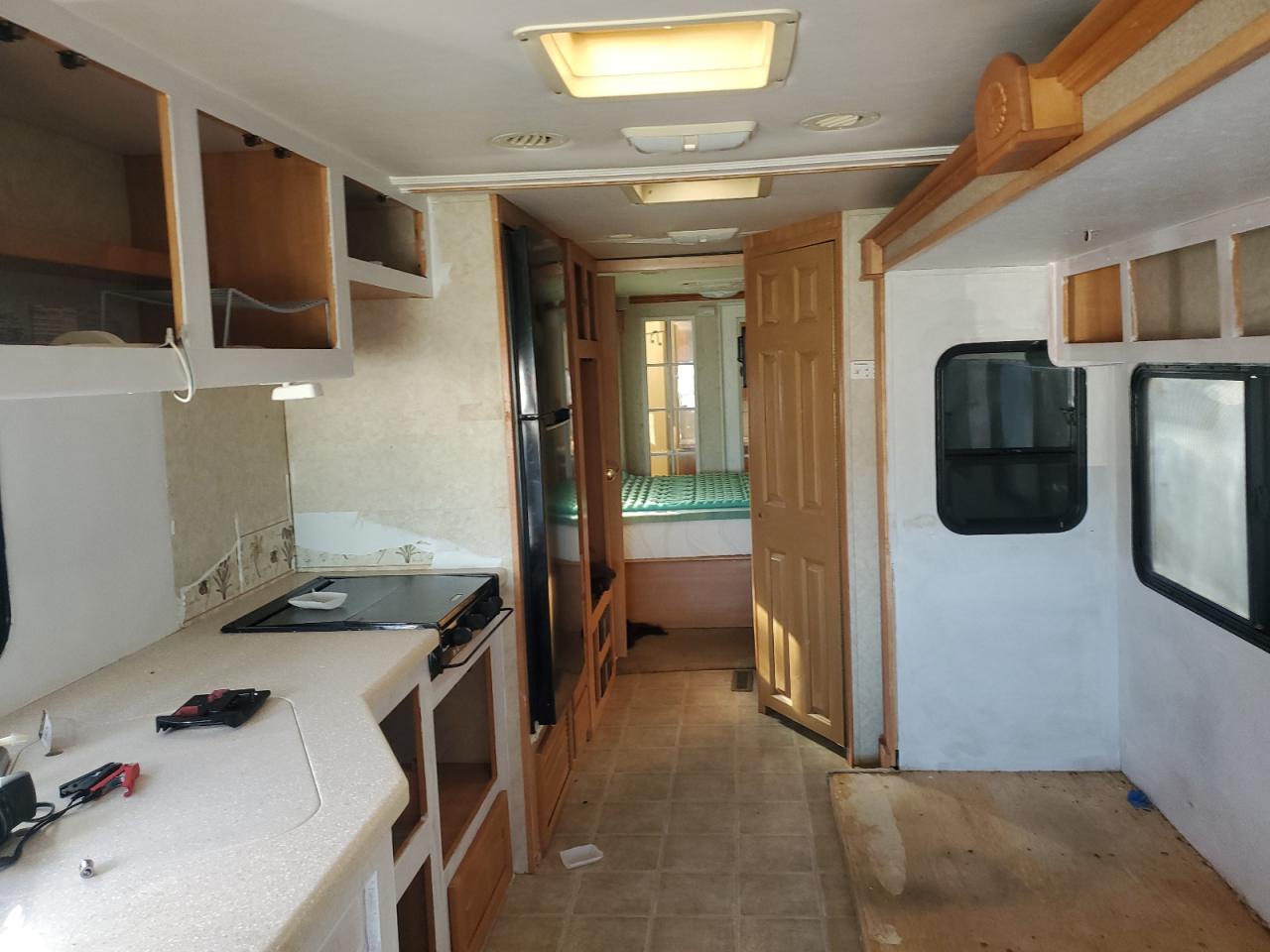 Ford F-550 Super Duty Stripped Chassis Image 2