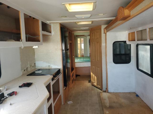 Ford F-550 Super Duty Stripped Chassis Image 2