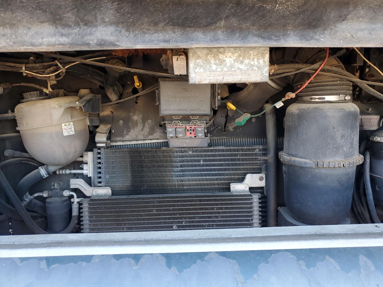 Ford F-550 Super Duty Stripped Chassis Image 7