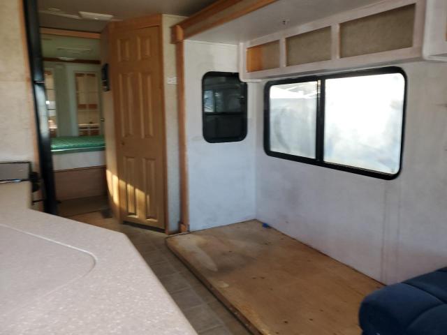 Ford F-550 Super Duty Stripped Chassis Image 5