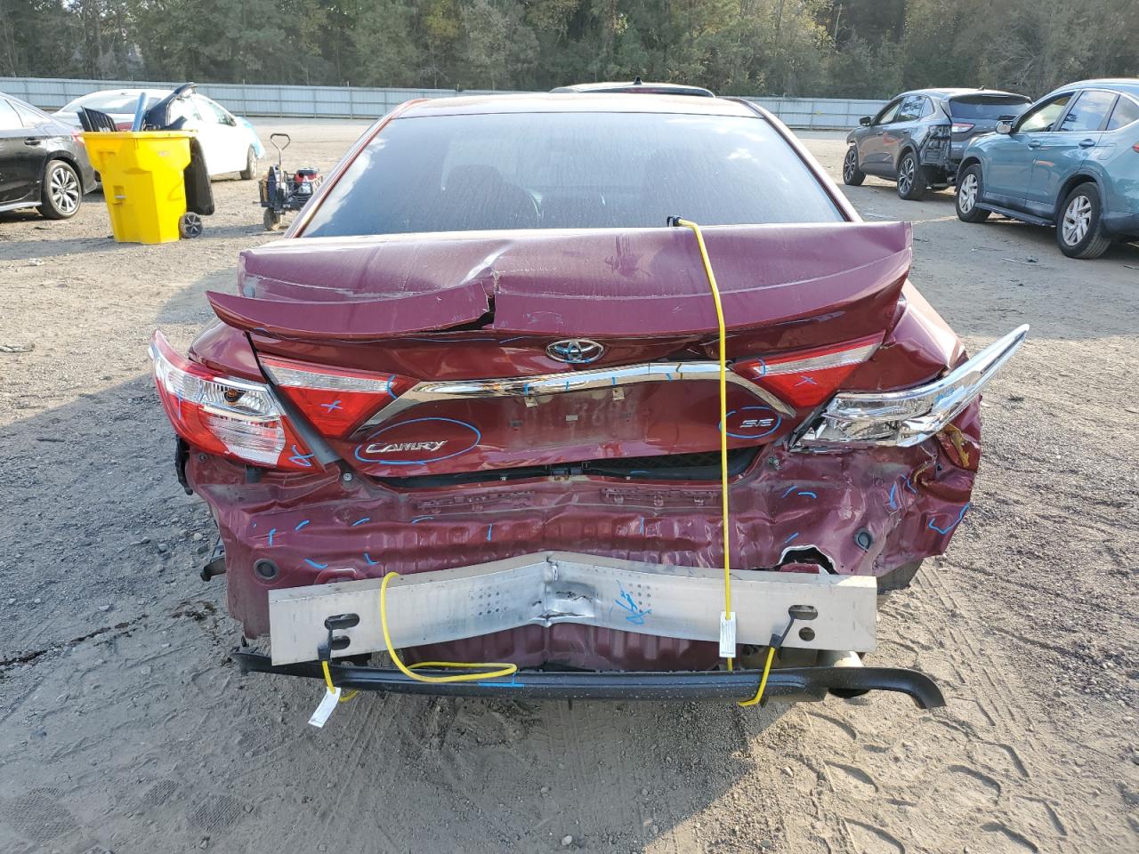Toyota Camry Le Image 6