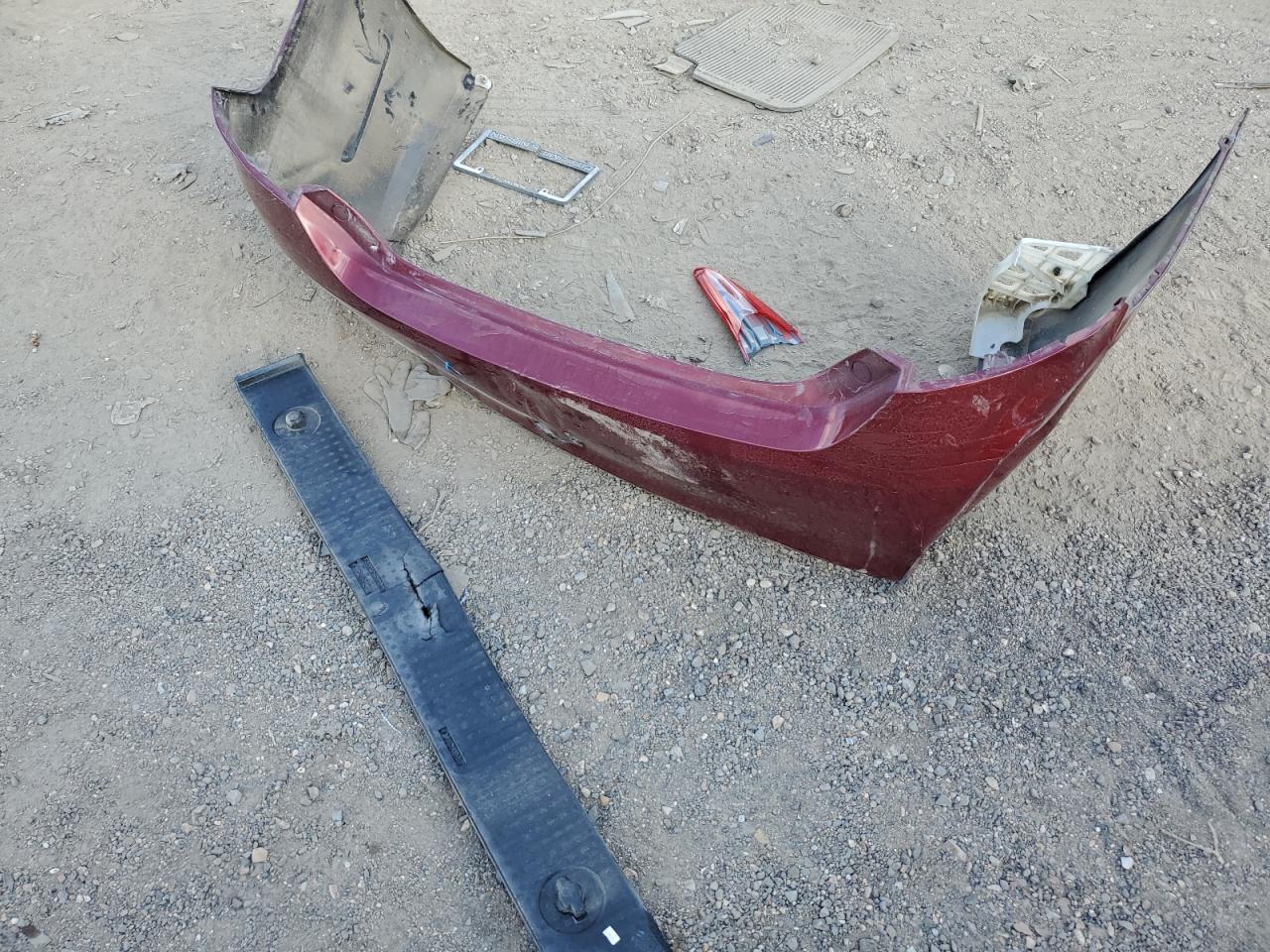 Toyota Camry Le Image 13