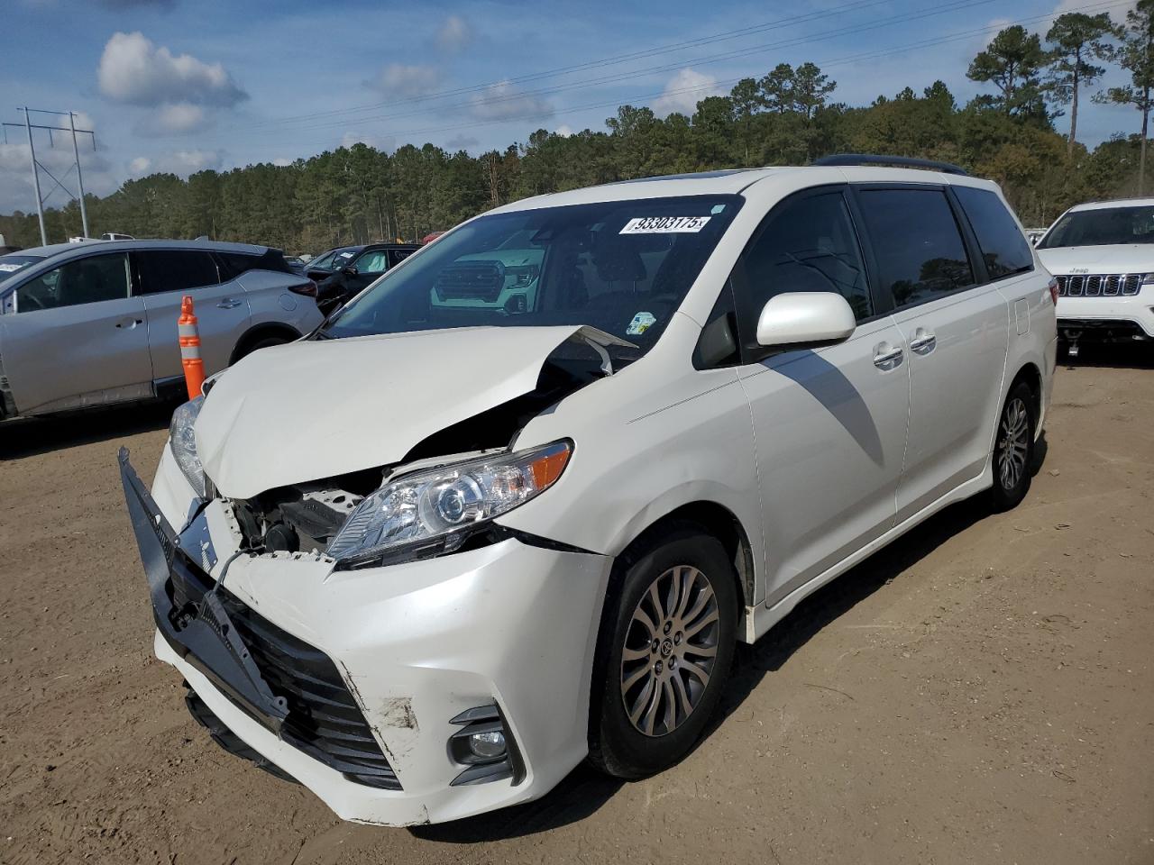 Toyota Sienna Xle Image 1