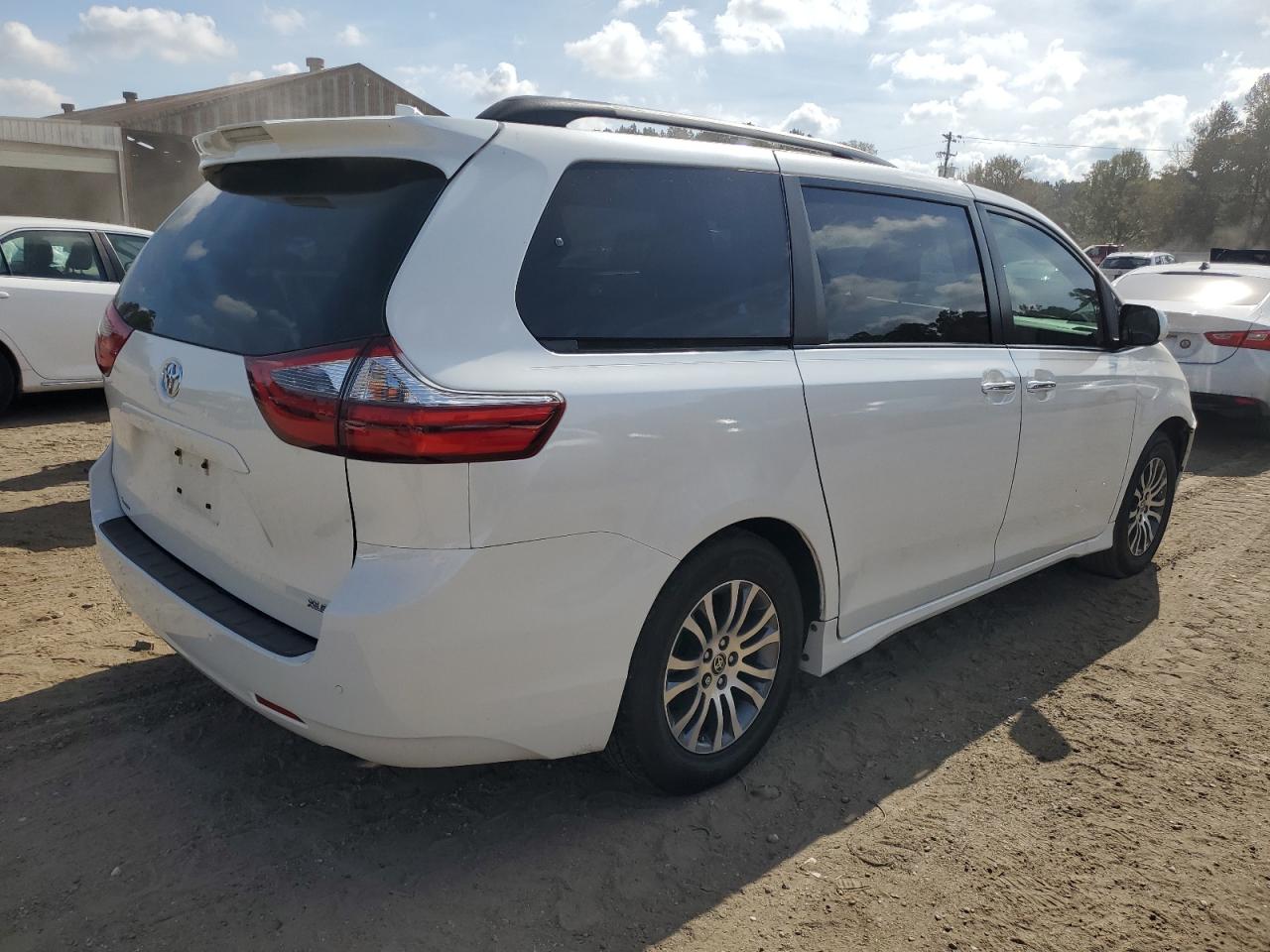 Toyota Sienna Xle Image 5