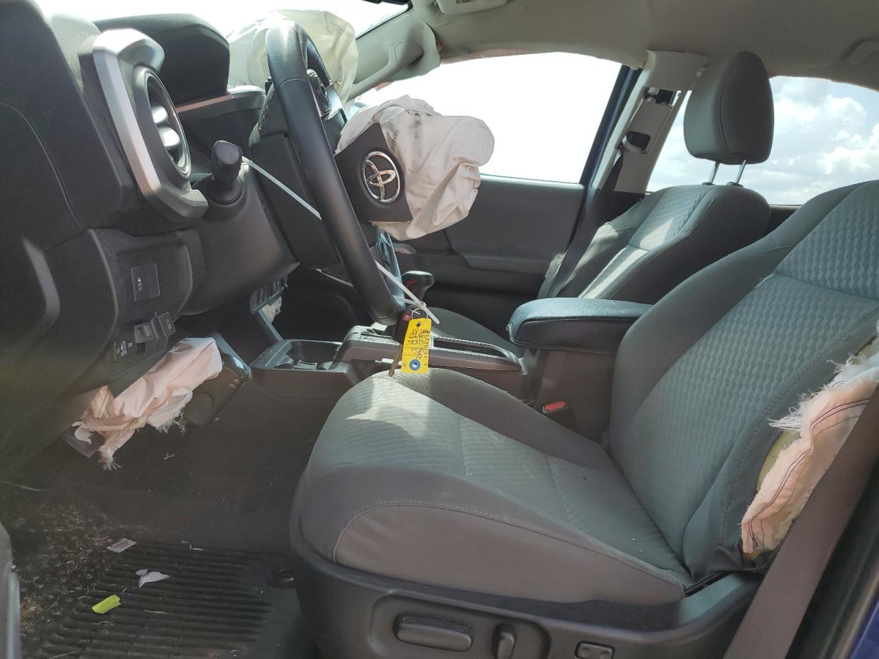 Toyota Tacoma Double Cab Image 3