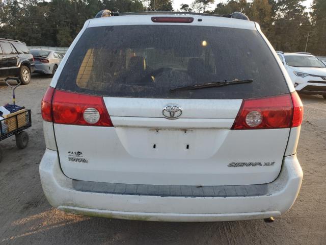 Toyota Sienna Xle Image 3