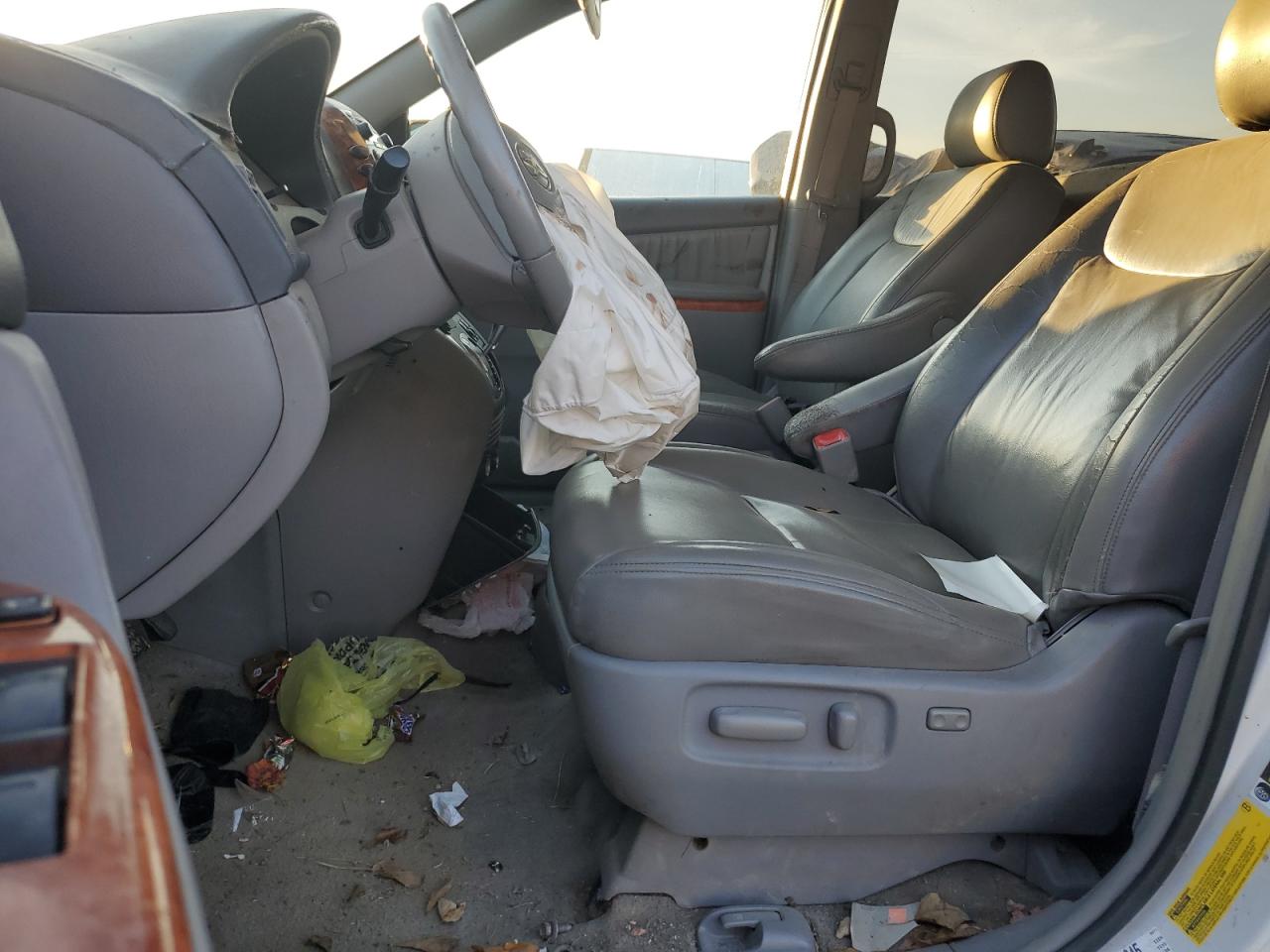 Toyota Sienna Xle Image 7