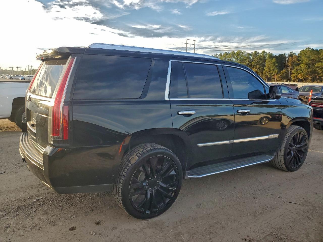 Cadillac Escalade Luxury Image 2