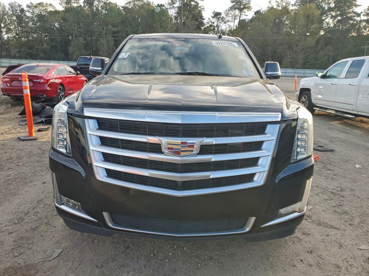 Cadillac Escalade Luxury Image 4
