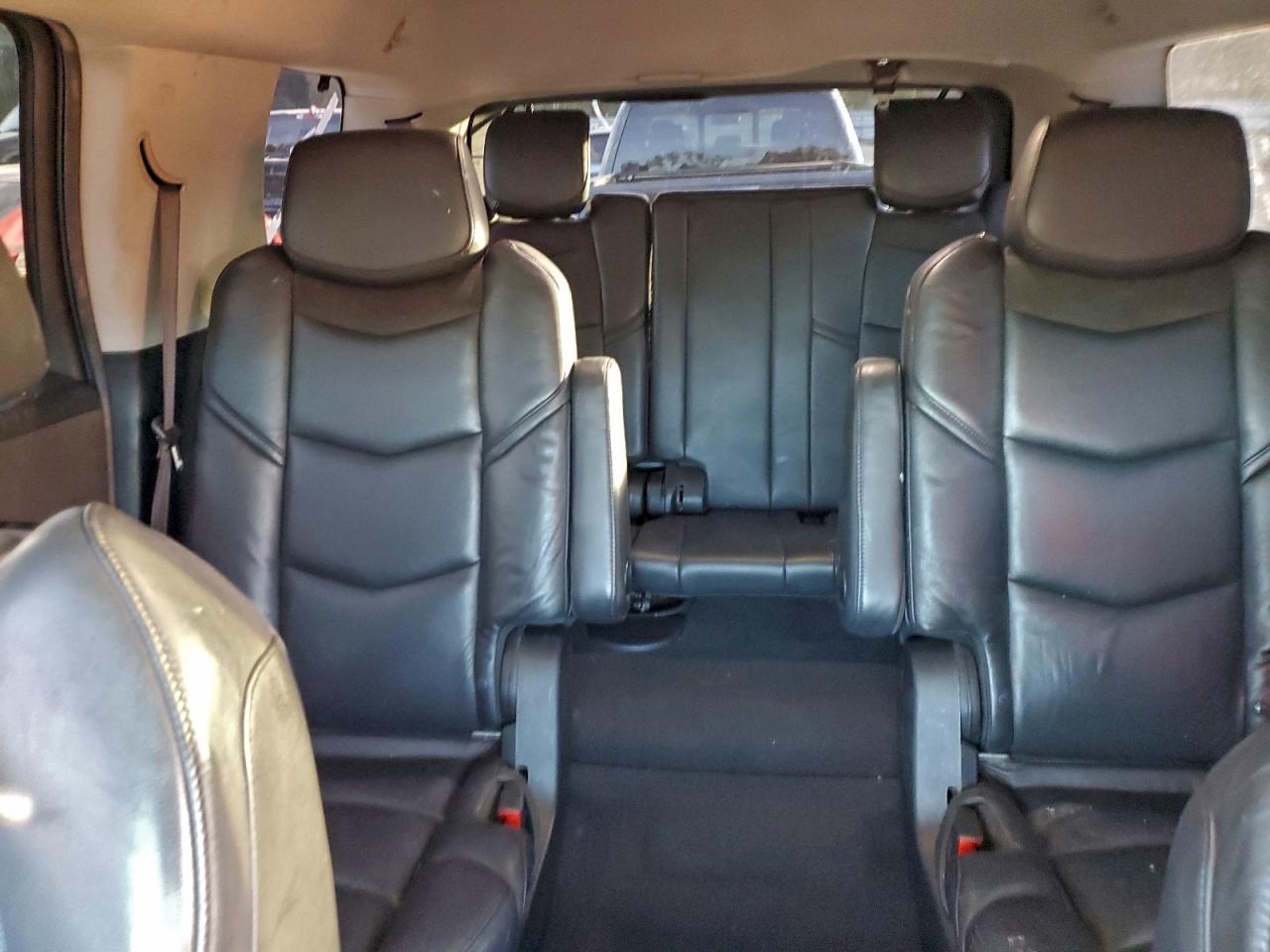 Cadillac Escalade Luxury Image 8