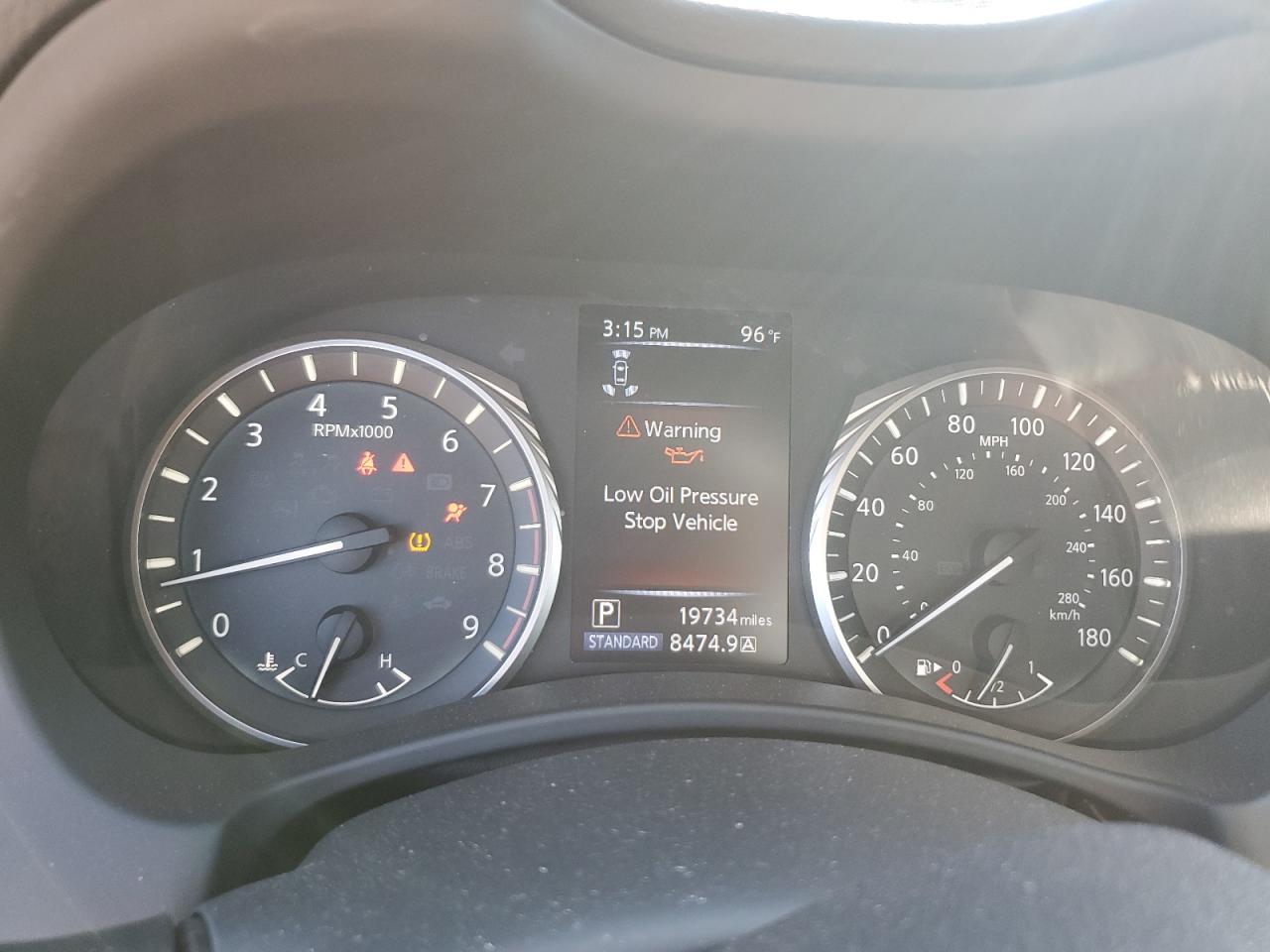 INFINITI Q60 Luxe Image 2