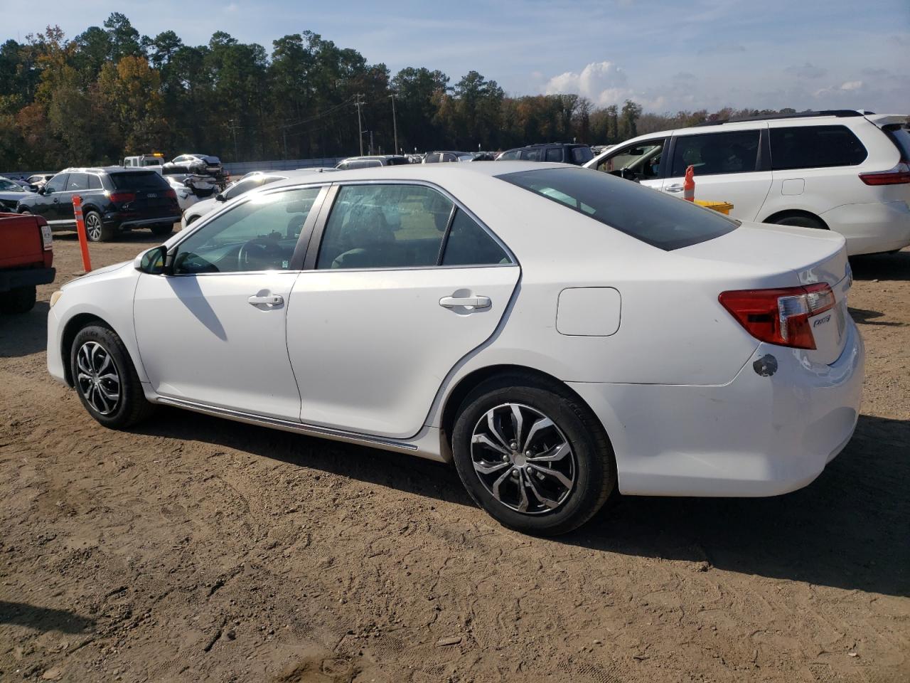 Toyota Camry L Image 2
