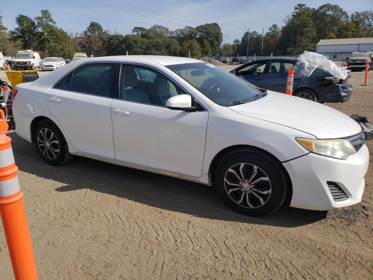 Toyota Camry L Image 3