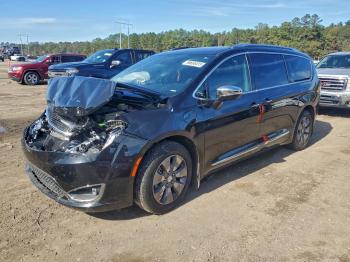  Salvage Chrysler Pacifica
