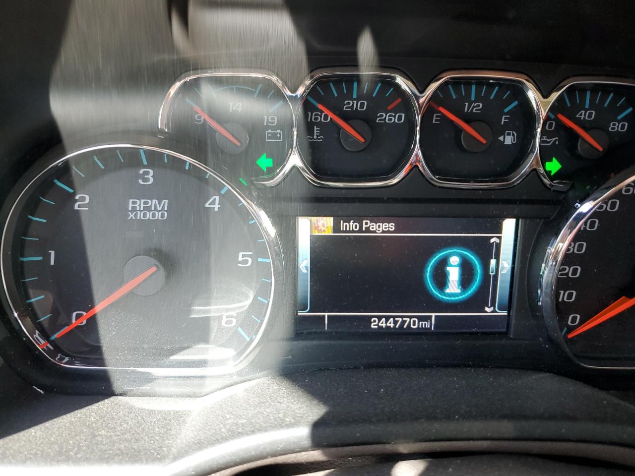 Chevrolet Suburban C1500 Ltz Image 12