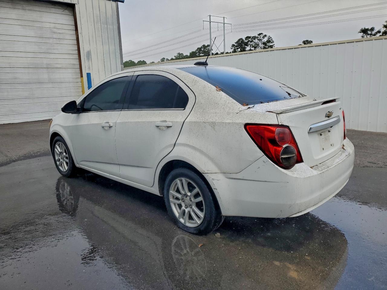 Chevrolet Sonic Lt Image 4