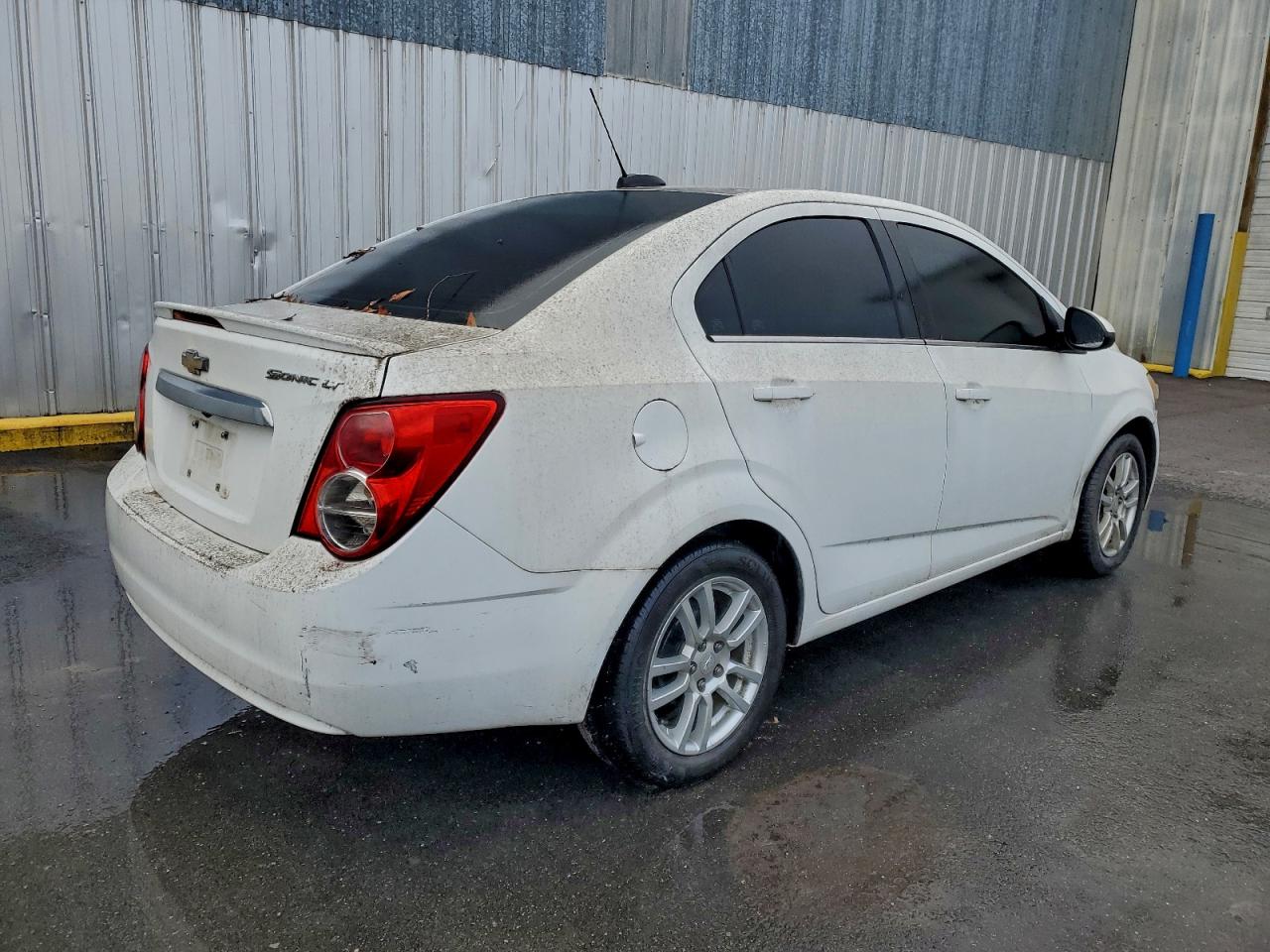 Chevrolet Sonic Lt Image 8