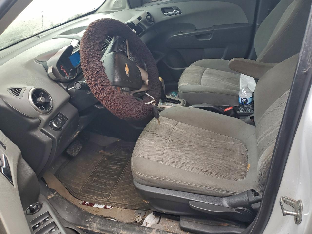 Chevrolet Sonic Lt Image 3