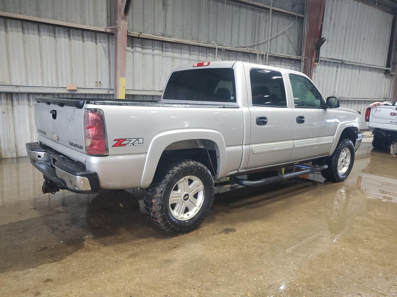 Chevrolet Silverado K1500 Image 3