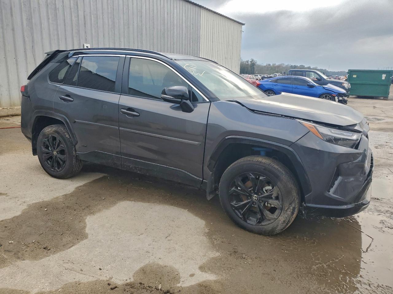 Toyota RAV4 Xse Image 9