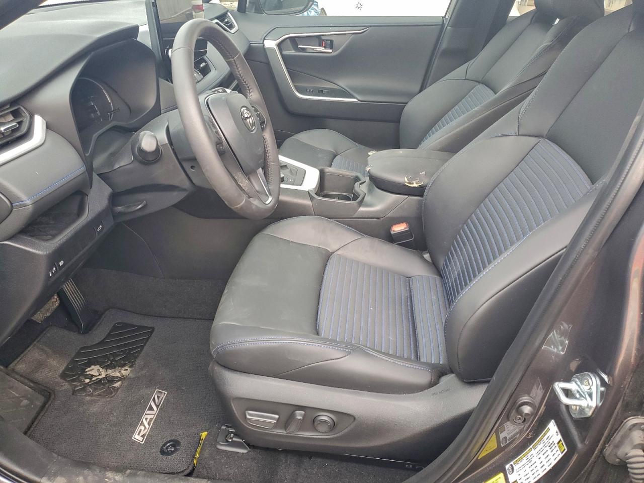 Toyota RAV4 Xse Image 2