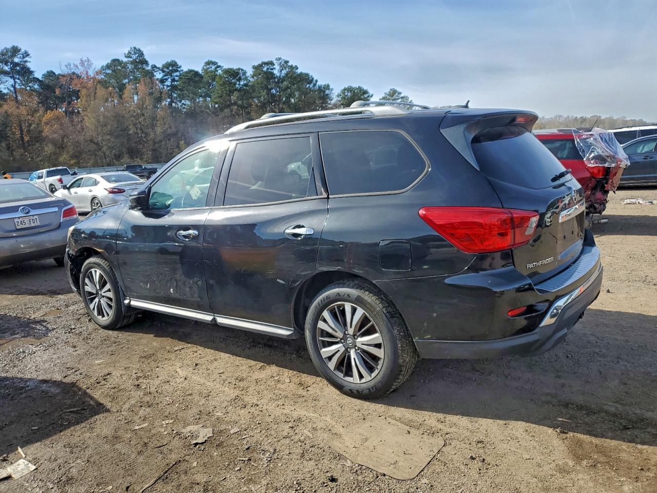 Nissan Pathfinder S Image 11