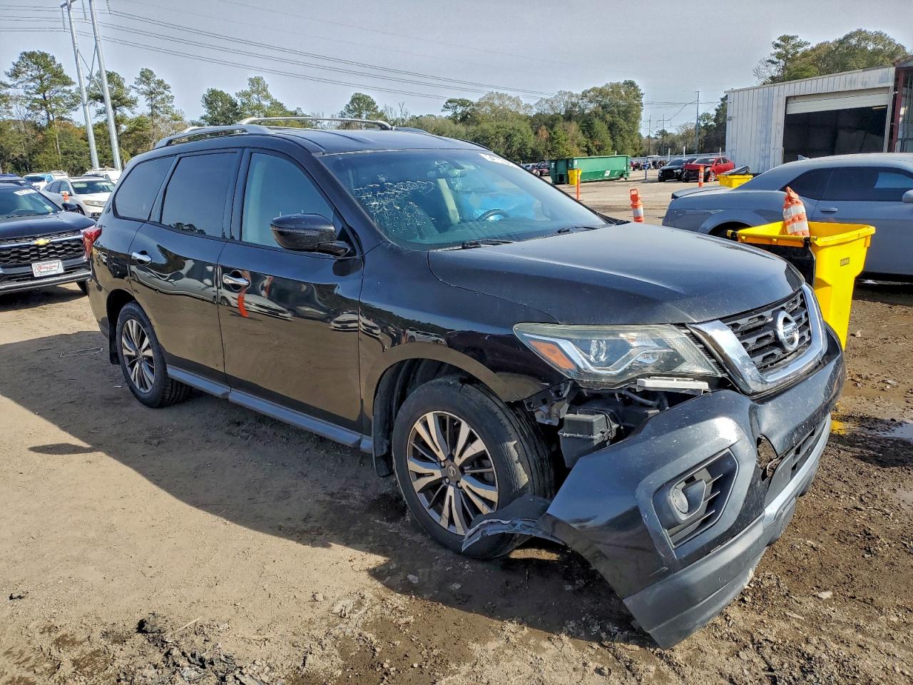 Nissan Pathfinder S Image 3