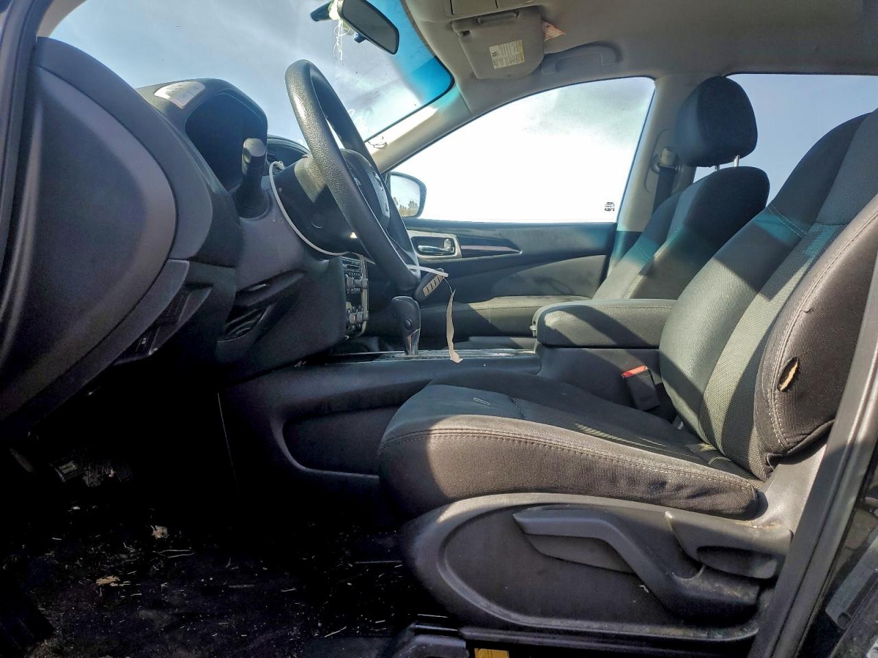 Nissan Pathfinder S Image 10