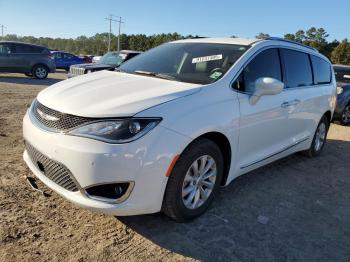  Salvage Chrysler Pacifica