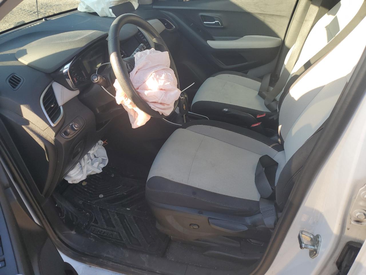 Chevrolet Trax Ls Image 12