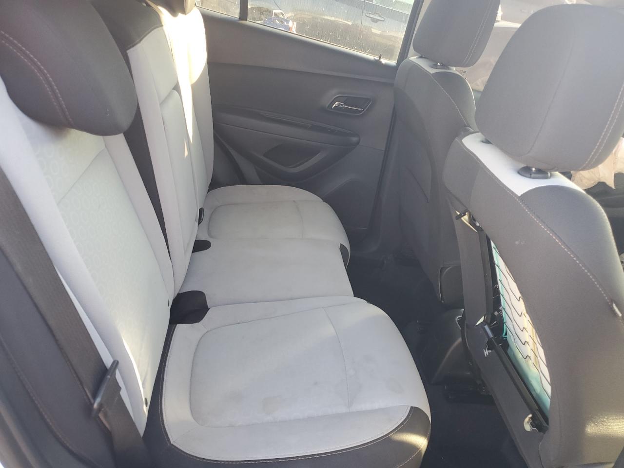 Chevrolet Trax Ls Image 9