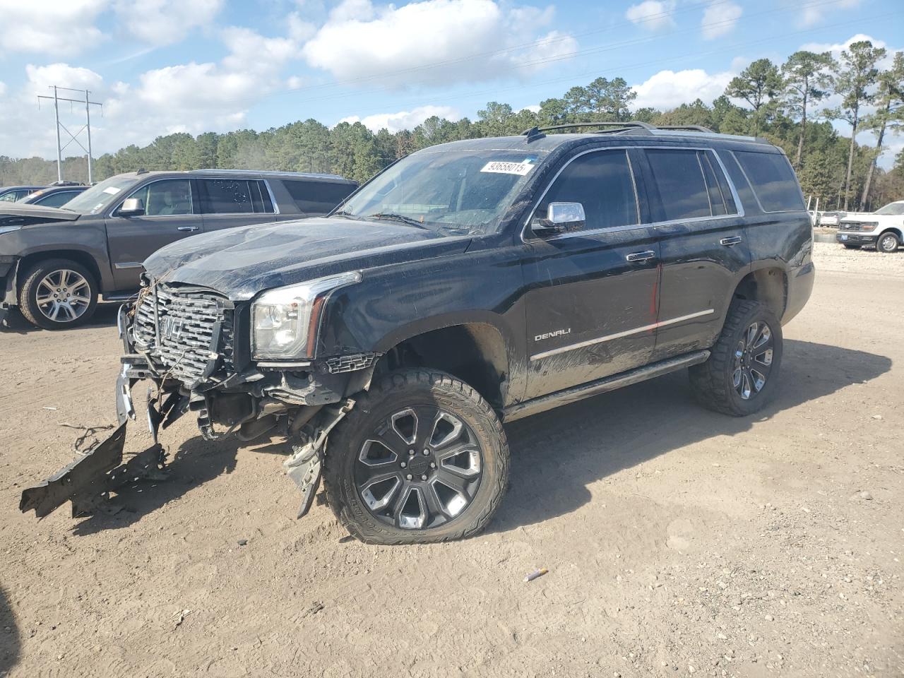 GMC Yukon Denali Image 1