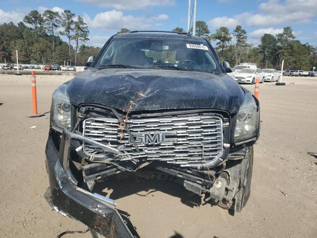 GMC Yukon Denali Image 7