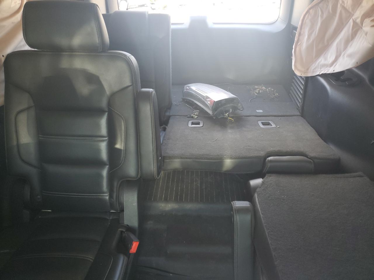 GMC Yukon Denali Image 2