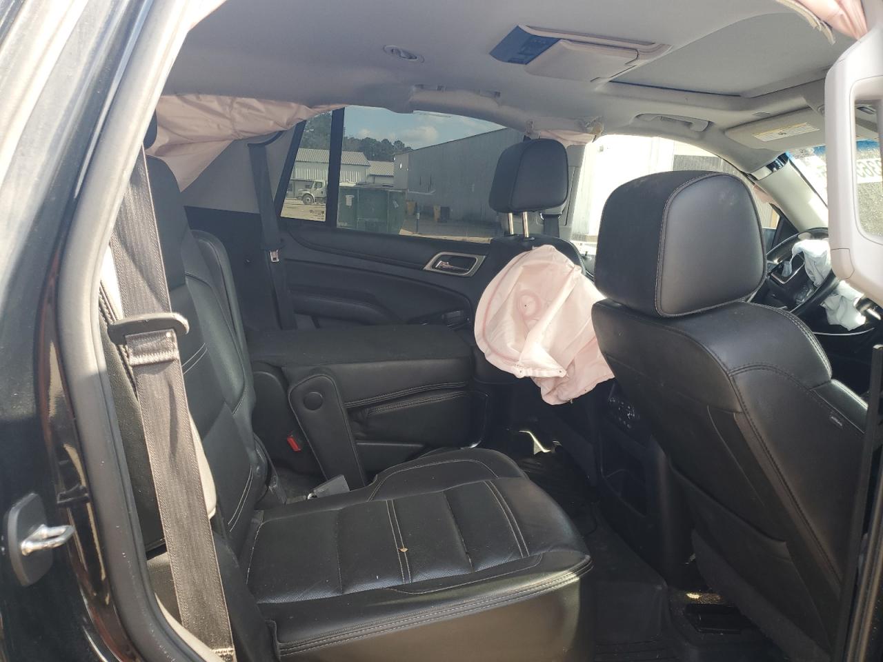 GMC Yukon Denali Image 12