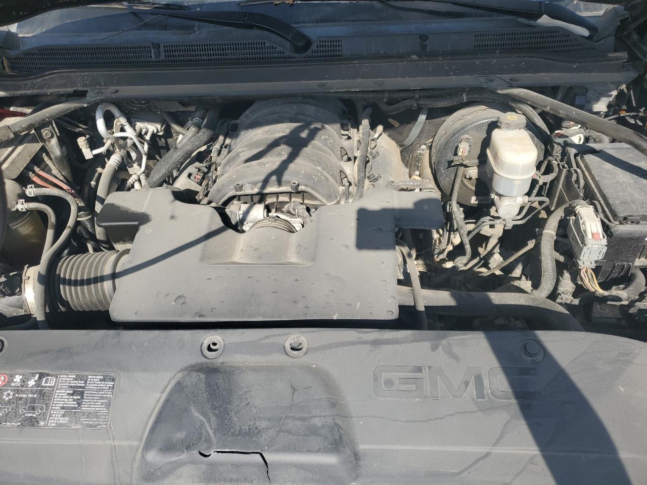 GMC Yukon Denali Image 11