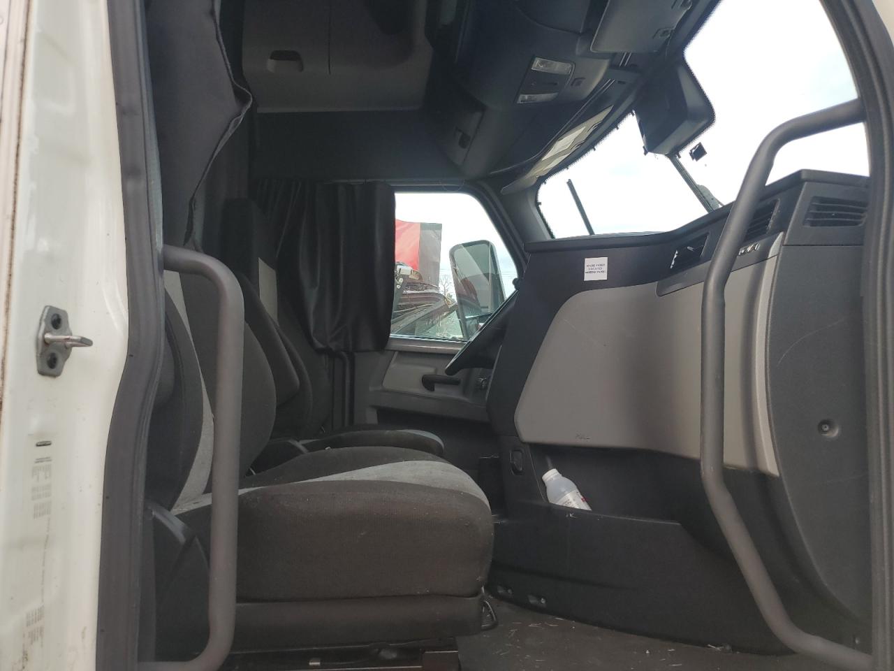 Freightliner Cascadia 1 Image 10